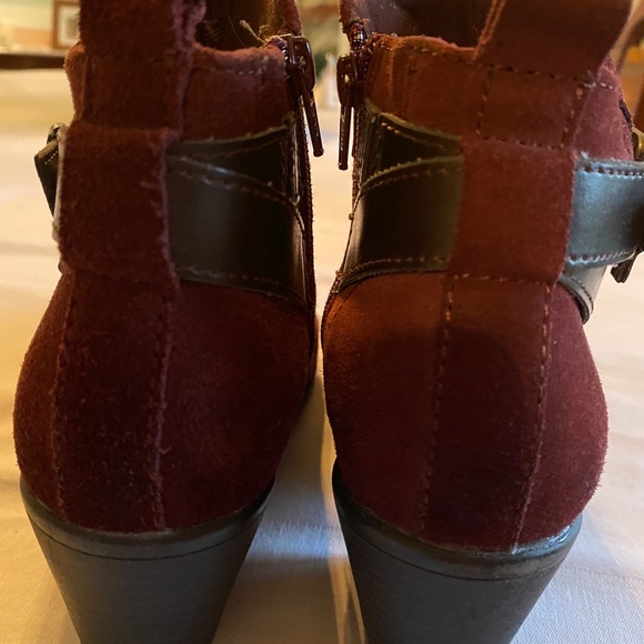 Bare traps burgundy suede ankle boots; 7.5 - Picture 4 of 6